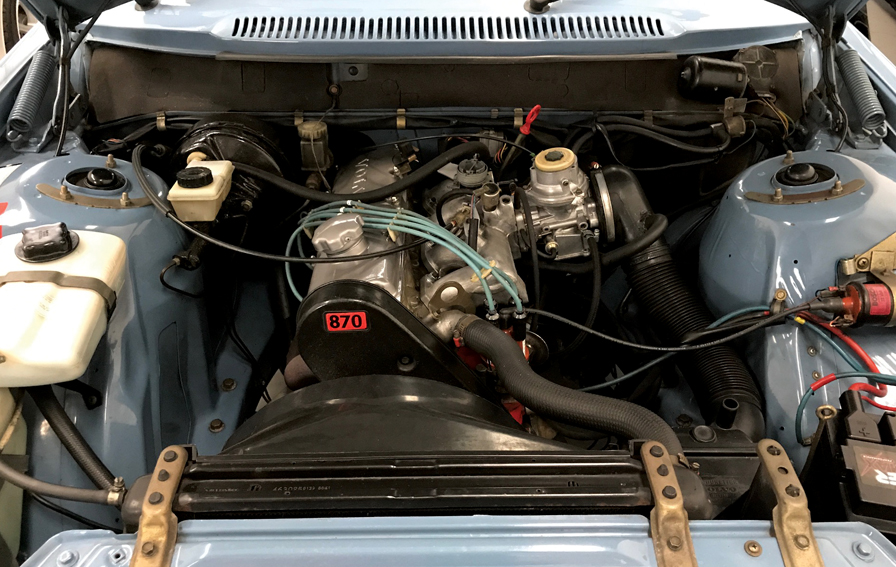 1981-Volvo-240-DL-engine-1.jpg