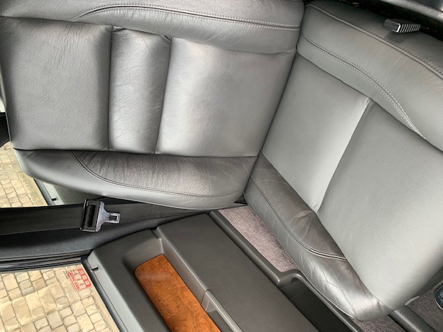 Fotel pasażera po wymianie skór