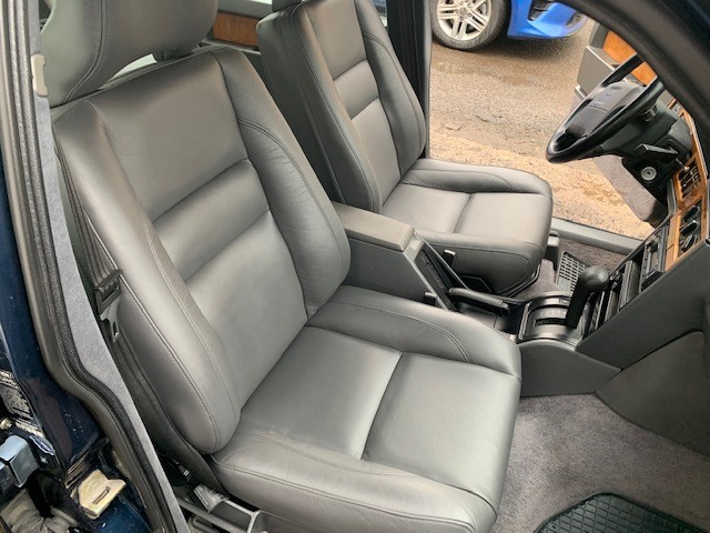 Przód od strony pasażera