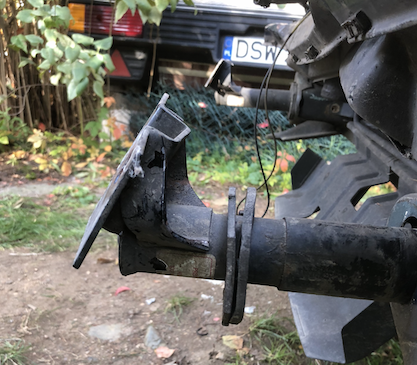 Zgięty pochłaniacz uderzenia