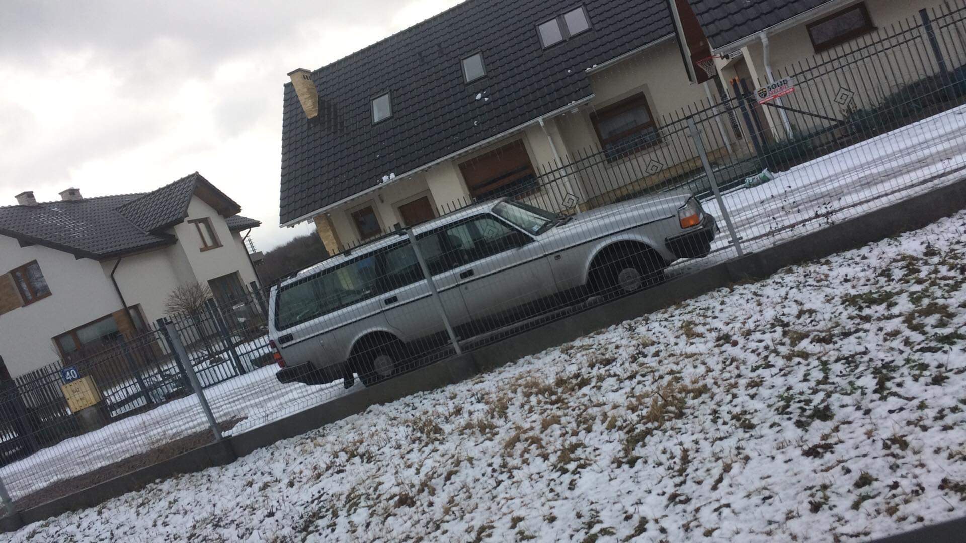 VOLVO240.jpg